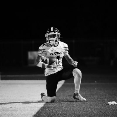 Jose4rojas_'s profile picture. height-5’10 weight-175 40 dash-4:50 bench-190 squat-410