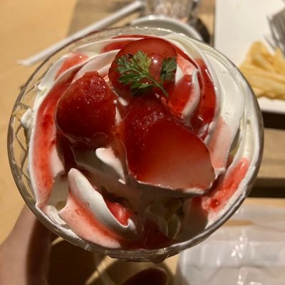 合唱垢です。🎵今年、高校の合唱部の部長を努めていました! (ゐちごに深い意味はないです…🍓)受験生のため、浮上頻度は低めです。