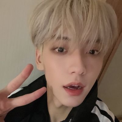 ppoolllyy's profile picture. dubaddu wari wari                                     
             ⊹my soul𓍯@rjshjvj___95˓ ⊹ ָ࣪♡