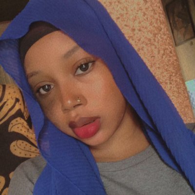 علمتني أمي أن الحياة هي شيئان🤍👑 راحة بين يديها وجنة تحت قدميها 🥀🪽