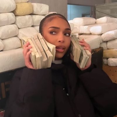 isssssaabel's profile picture. I just need my space rn