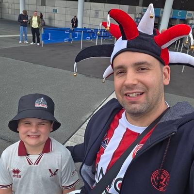 A Sheffield Utd Fan, Real Ale Drinker, Love time with family. Like to watch Sheffield United women too. Run the family pet shop! Love time away!