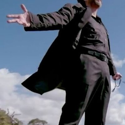 Comendador é por Império, pois tenho mesmo nome do personagem, uso barba, ando de preto e sou vascaíno.
Instagram: comendador_gaucho
Face: comendadorgauderio