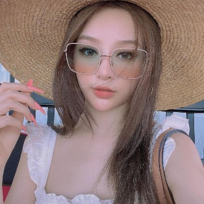 riianipank's profile picture. My soul shines like a thousand suns🌊🤍