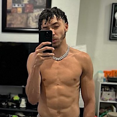 FROZE ENTERTAINMENT CEO 💎 IG - bctheicegod Rapper/Singer/Producer 💿 Listen Now ⬇️⬇️