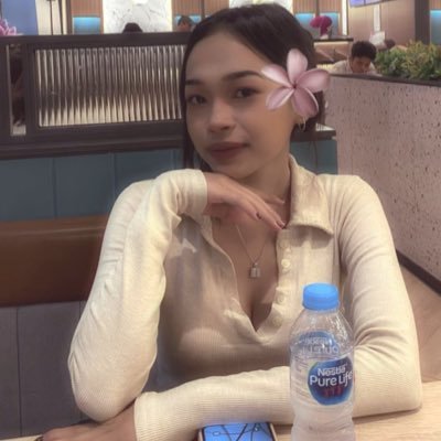 panggungnya orang gila 1) https://t.co/qvablJxhlX 2) https://t.co/Scd7xxxXWN