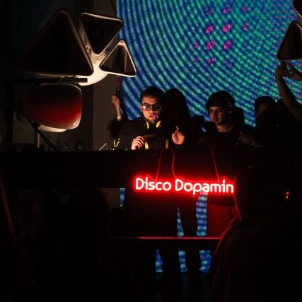 _d_suarez's profile picture. Vuelvo en un rato, si no me hayas no desesperes, yo llevo años buscándome...

No sé a donde voy, pero sé que ya estoy en camino...