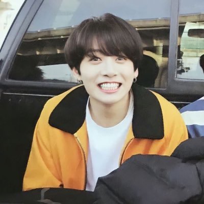 gguki3lvr's profile picture. jungkook glazer since 2016 — inactive most times ! :(