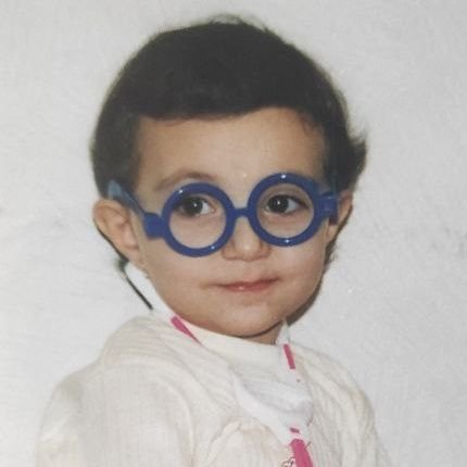 arqvnb's profile picture. بازیگوش و سر در گریبان