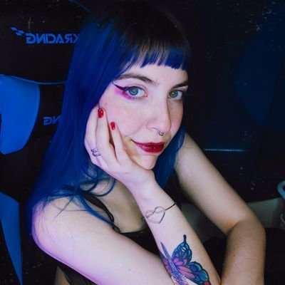 ♋️ 🦋 allnighter, dibujante, jijeadora y a veces tarotista 🦋
ParenLaMano es mi mejor amigo.
@ceykiiart
