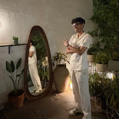 MranalSoni's profile picture. idk..all i remember is she wear sketchers 👟 the lightup ones🌌