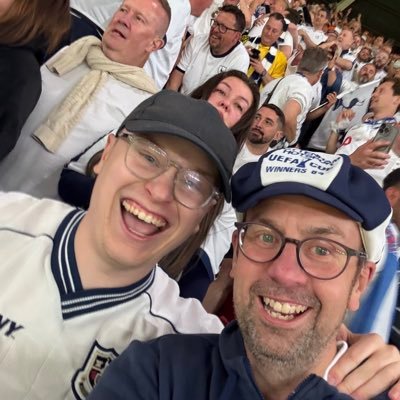 Tone deaf singing superstar & 2 left footed premier league player. Free if any band/club looking.... pls follow, buy from & refer @abbeybosuk be appreciated 👍