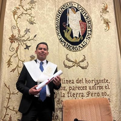 Nacido en Nueva Guinea, RACCS, Nicaragua. Bachiller en Filosofía, Bachiller en Teología. Lic. En Humanidades con Mención en Filosofía.