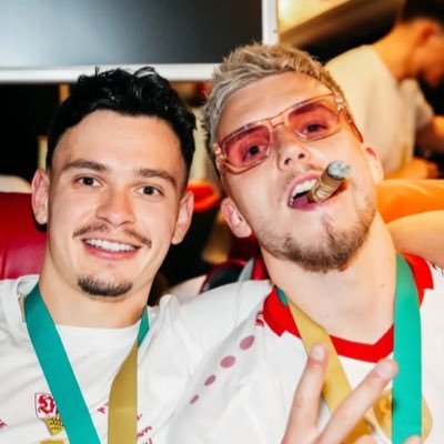 ImShiza_'s profile picture. 20 || @BVB 🖤💛 || From: 🇧🇦🇨🇭