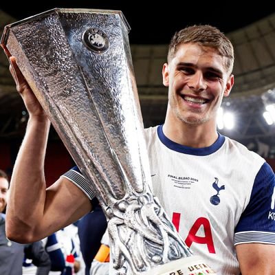 centralmicky37's profile picture. (SLOW) De fã para fã, um lugar para falar do zagueiro do Tottenham e da Seleção Holandesa!