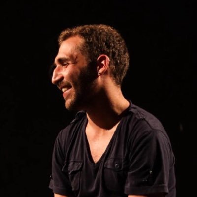 Advocat.
Dirigeixo i escric teatre.
I tot en el desordre que es vulgui.