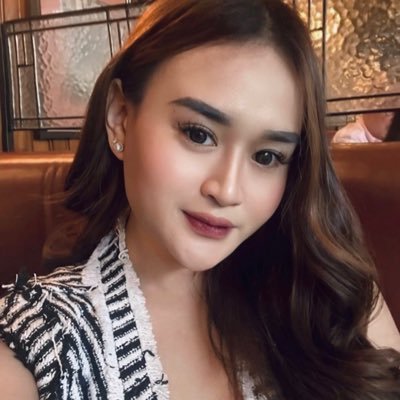 almirasahfiri's profile picture. 