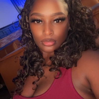 THIS IS MY ONLY PAGE!💞 Message me on OnlyFans 😘 : https://t.co/hTURnbl0ud | Facetime Queen 👸🏾DM for menu & custom vids | Married to @Girthking92
