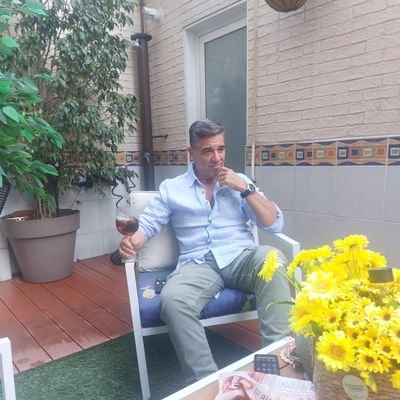 Perico de 53 años,farmaceutico y buena persona por definicion
