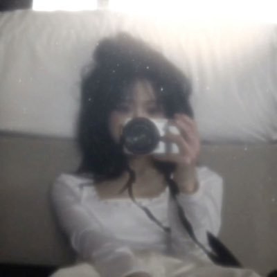 ly_hiddennotes's profile picture. silent moments…