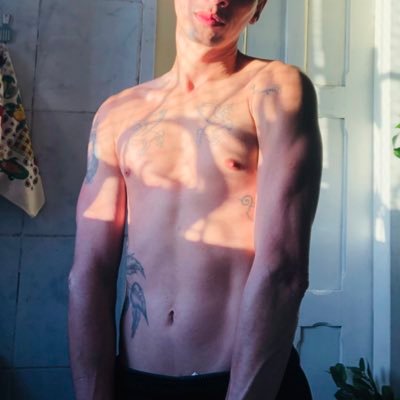 Por aqui, só para posta uns Nuds 🍆🍑 https://t.co/CdWWgIjmx1