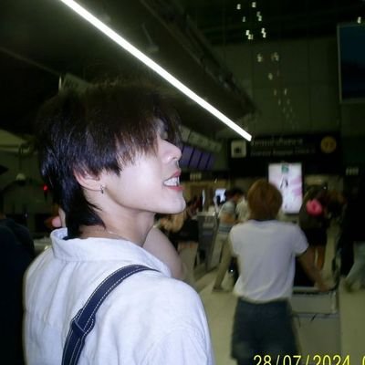 txqnrzc_'s profile picture. เลิกกับเขาเดี๋ยวเหงาเป็นเพื่อน
                                                        สโมเตก็เซมา/ลัทธิลูกพี่ถา        🫳🏻🐺🤏🏻🩵🤍