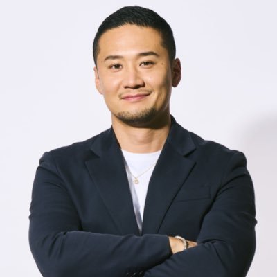 『見るだけで頭の中がグローバル化』外国人へのインタビュー動画&英語学習ハックを毎週配信しているYouTuber登録者数100万人|TOEIC L&R 985点|英会話力0→100へ導く英語のコーチ
