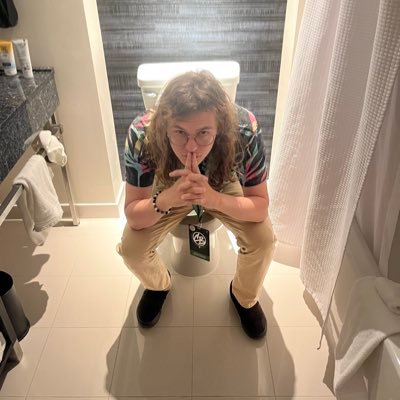 21. member of gapaholics anonymous, leg day’s strongest warrior, and inventor of bpd 💍💞 @jaqworld 💞💍