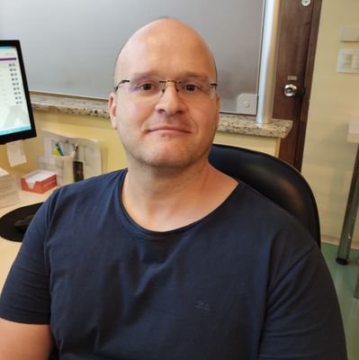 Biologist, Genetics MD, Immunogeneticist and a geek guy.