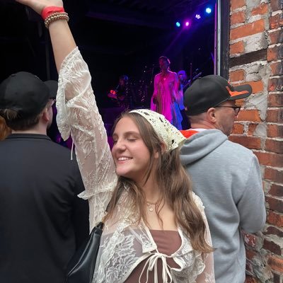 emmawilliams232's profile picture. |she/her| bello beanie.