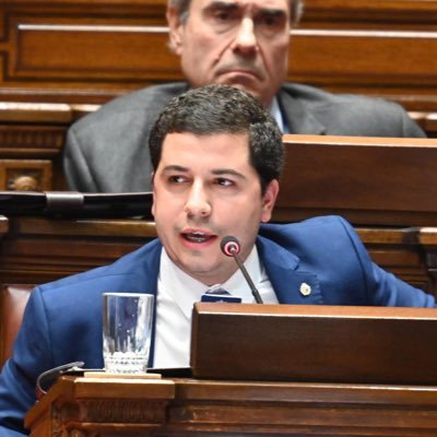 Papá de Arí. Abogacía,Udelar. Diputado(s) por Colonia. Presidente de la Juventud del Partido Nacional de Colonia. Listas 3904-904