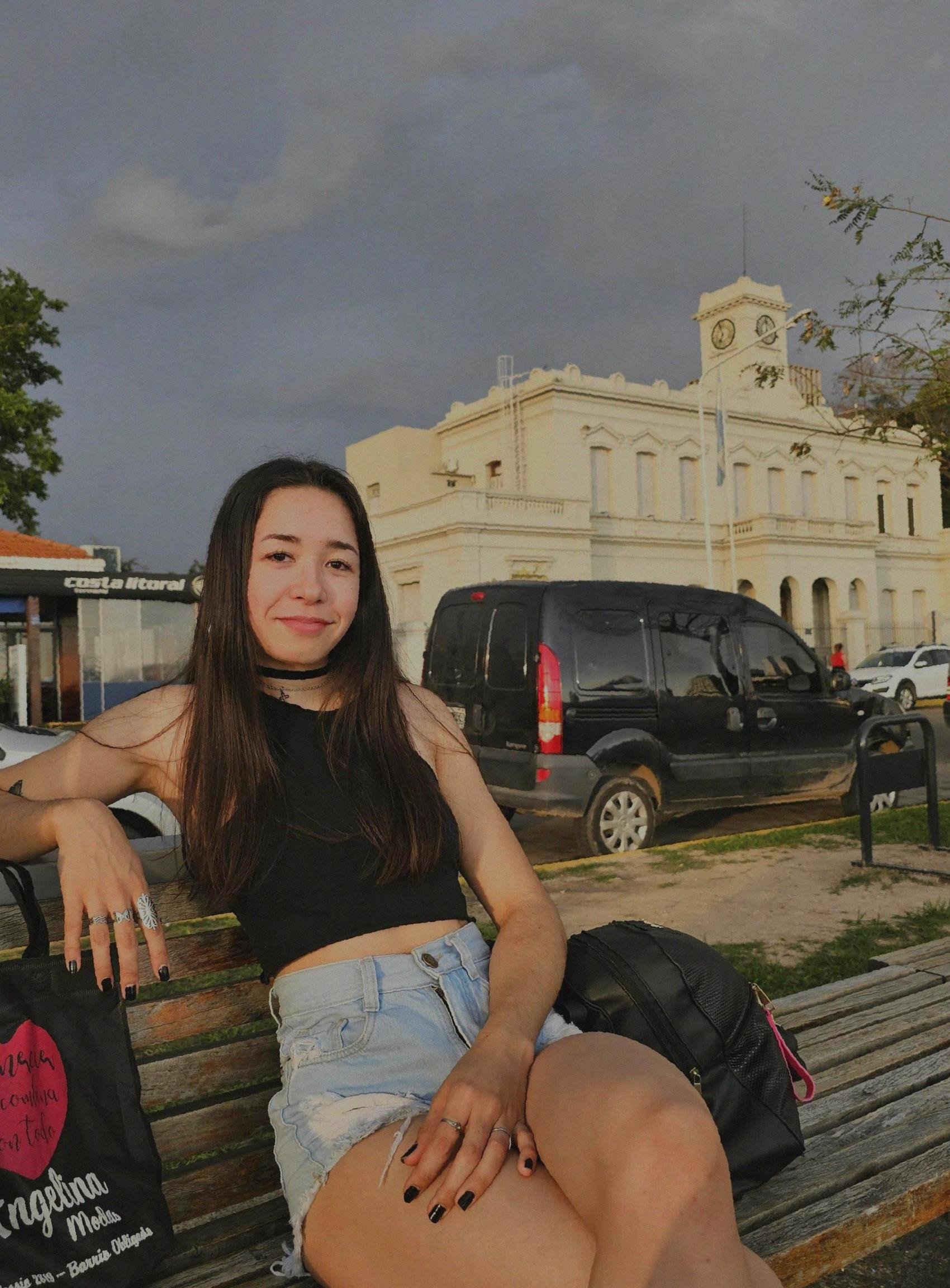 Chasing dreams and coffee. Fashion lover, fun to chat , stay away if you are here to mess around 🤪😛
DM me there @LugestMana