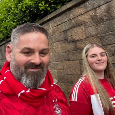 Service manager playing golf. 2 beautiful daughters and an amazing woman by my side. @whitehillwelfare @AberdeenFC 🔴⚪🔴🏴