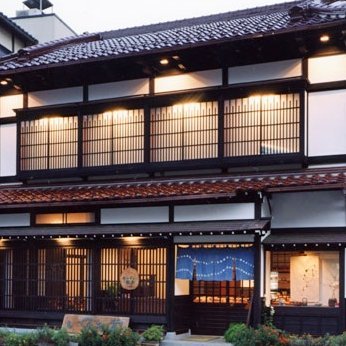 一級建築士事務所 #店舗設計 #古民家再生 #注文住宅 #金沢町家 #旅館 #料亭 #割烹 #イタリアン #レストラン #ホテル 主に石川富山福井で50件余りの古民家再生。長い歴史の中に溶込み、ずっとそこに建っていたかの様な自然な仕上りの建築を設計しています。