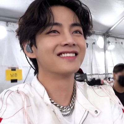 24 | i believe in god bc lewis hamilton and taehyung exist | hope on the stage mx n2!!