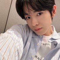 우여닝 (@wooyeoney) 's Twitter Profile