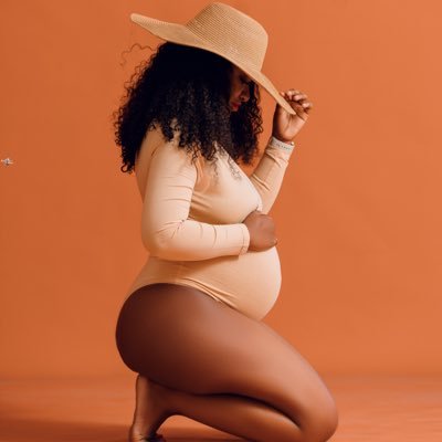 Caramelhoney_96's profile picture. Banker👩‍💼|Books are my love Language |MUA💄|A Force|Foodie|Feminist👑 GRATITUDE IS A MUST🙏