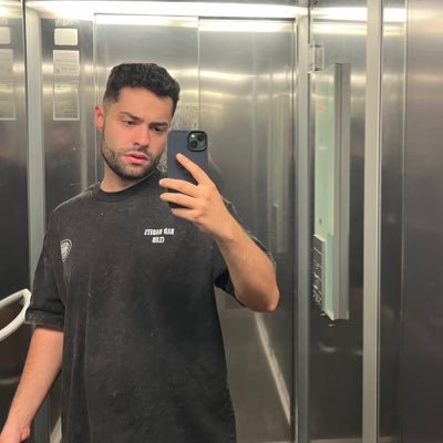j0a0zzz's profile picture. dracarys 🏳️‍🌈🏳️‍🌈🐲🐲