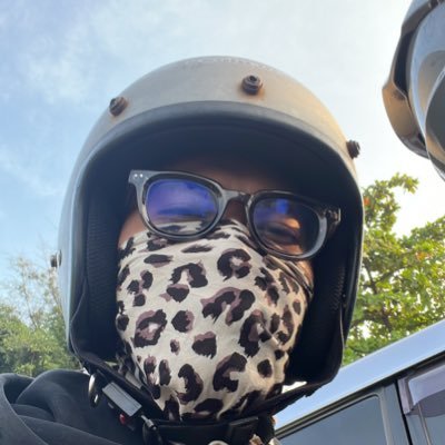 lagi baca bio ya? dalem hati kan bacanya? kalo iya, coba dm.