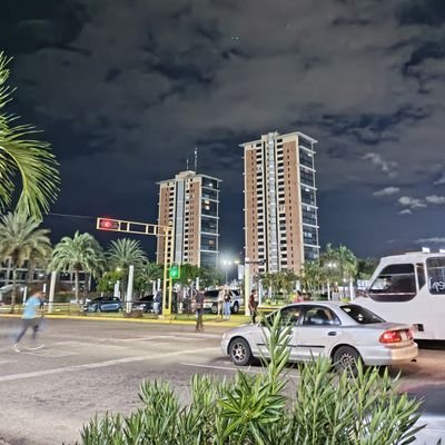 30 años. 1.63 de Bcla Anz. pero vivo en Guayana Capricornio. Sushi Lover ✨ Asesor publicitario 💻 Bilingüe. Amo las polarcitas 😎