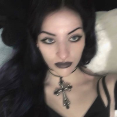 r3ddm00n's profile picture. maleficent’s daughter