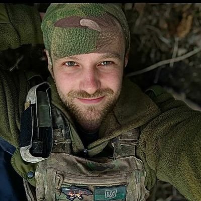 військовий гордий український громадянин волонтерство та захист Батьківщини Слава Україні 🇺🇦, будь ласка, моліться за нас, щоб подолати цю війну 😥🙏🙏