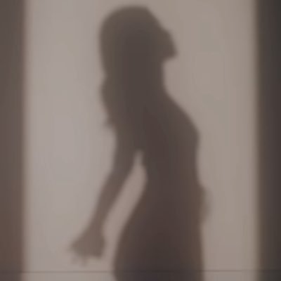 Femme, réveille-toi ; le tocsin de la raison se fait entendre dans tout l'univers ; reconnais tes droits.