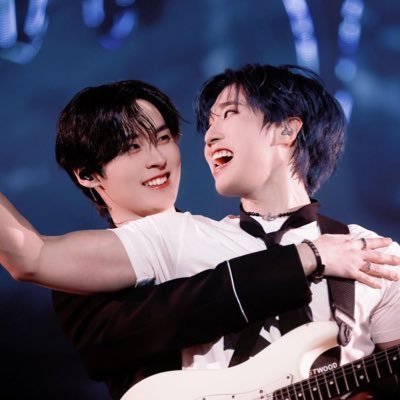 ♡⌦ literally the biggest skz fan out there! ♡⌦ 21 y/o ♡⌦ — — —🤍🩶🩵💙 (she/her)