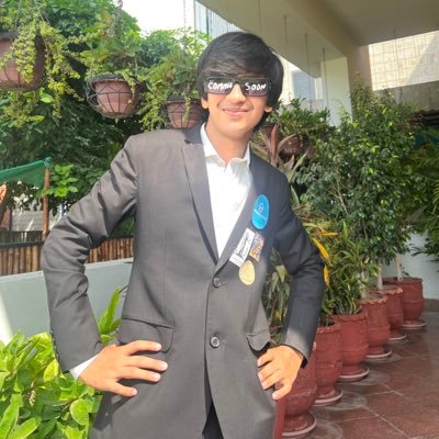 chaand ko chaand na kehta tera chehra kehta , mein jo shaer kabhi hota tera sehra kehta