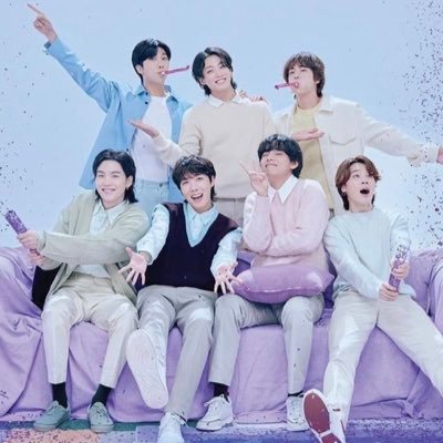 GraceBorahae's profile picture. New fan account since my personal is private. BTS Army since 2020 (Dynamite Army!) OT7 (of course) and weirdly bias-less.