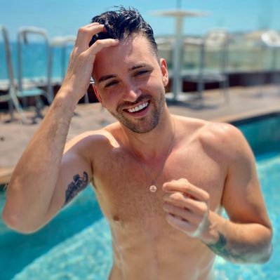 tomhopeuk's profile picture. 