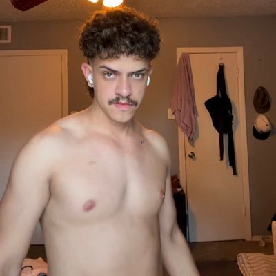 papiroyfit's profile picture. venezolano 🇻🇪 
living 🇺🇸📍
todo puede y ya está pasando 🥵