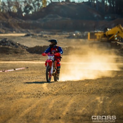 海で仕事をする傍ら、休暇はほとんどバイク漬けの生活を送るオッサンです。山遊びばかりでしたが、アドベンチャーバイクに目覚めました。