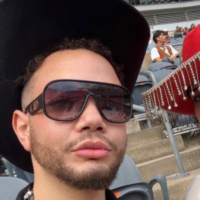 Find the balance ♎️ Maintain the sanity🧘🏽♂️ Share the love 🏳️🌈 Turn the Party 🪩 He/They💛